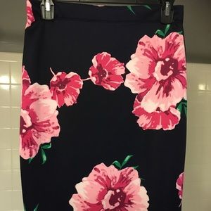 NWOT Pretty Floral midi skirt!